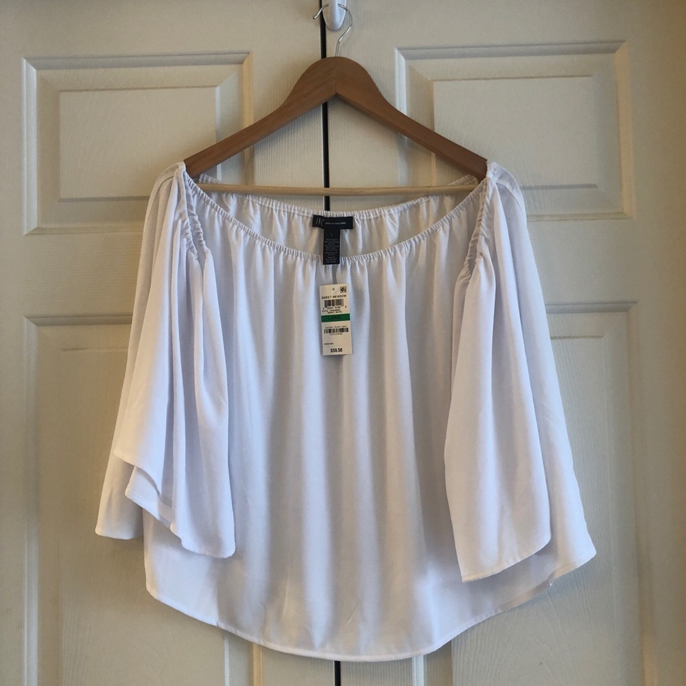 NWT Off-the-shoulder blouse